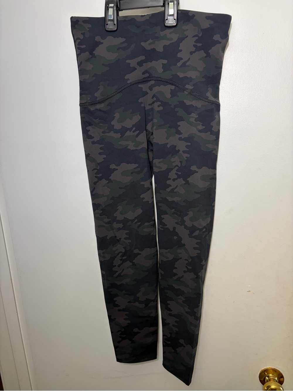 Spanx booty, boost, camo leggings 7/8 length medium